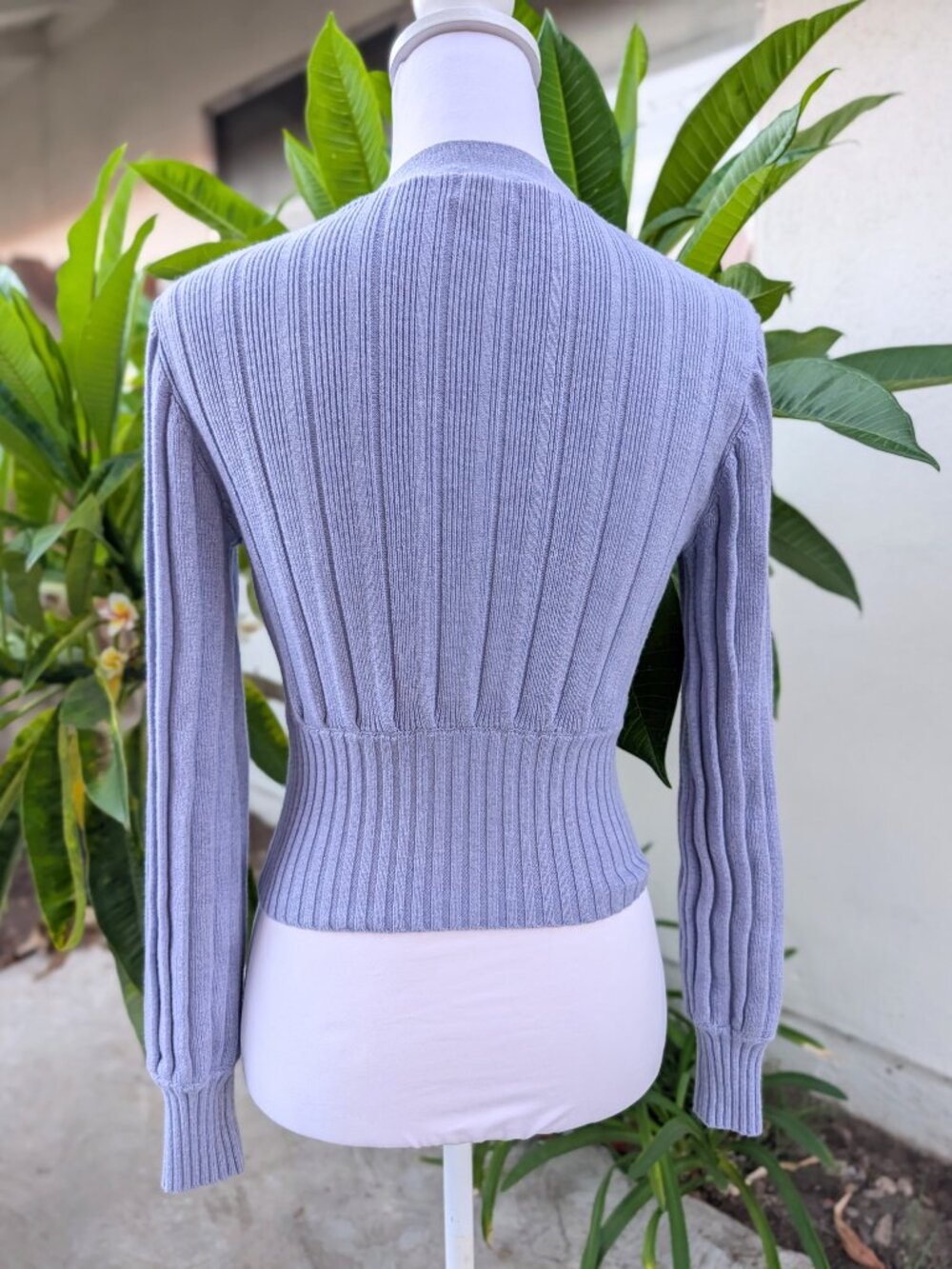 Wilfred by Aritzia lavender 3 button crop cable knit cardi size small VGUC - Picture 3 of 8